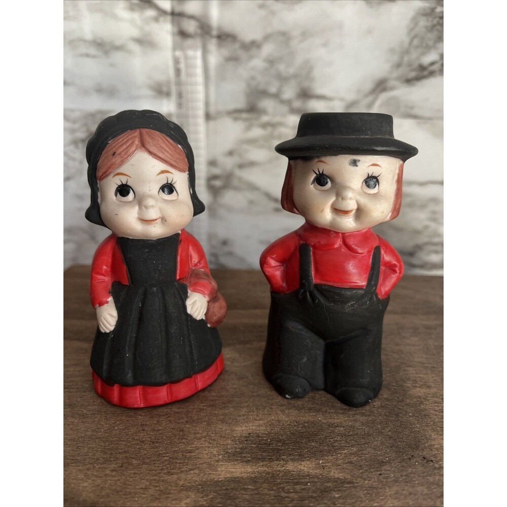 Vintage Amish Couple Salt and Pepper Shakers Japan